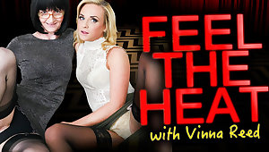 Naughty Julia & Vinna Reed in Feel The Heat Virtual Reality - FFStockings