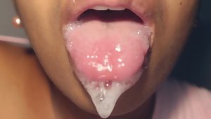 Sexy ebony playing with mouth