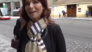 Mature yankee mummy used  by successful stranger in Prague for the money