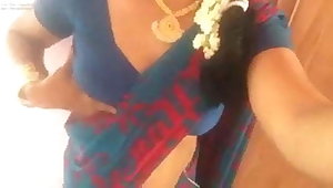 indian aunty showing her boobs and pussy
